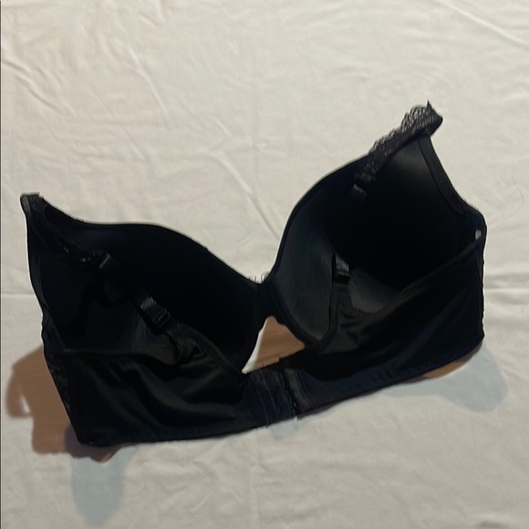 Marilyn Monroe Black Bra with Molded Cups and Underwire - Picture 7 of 8